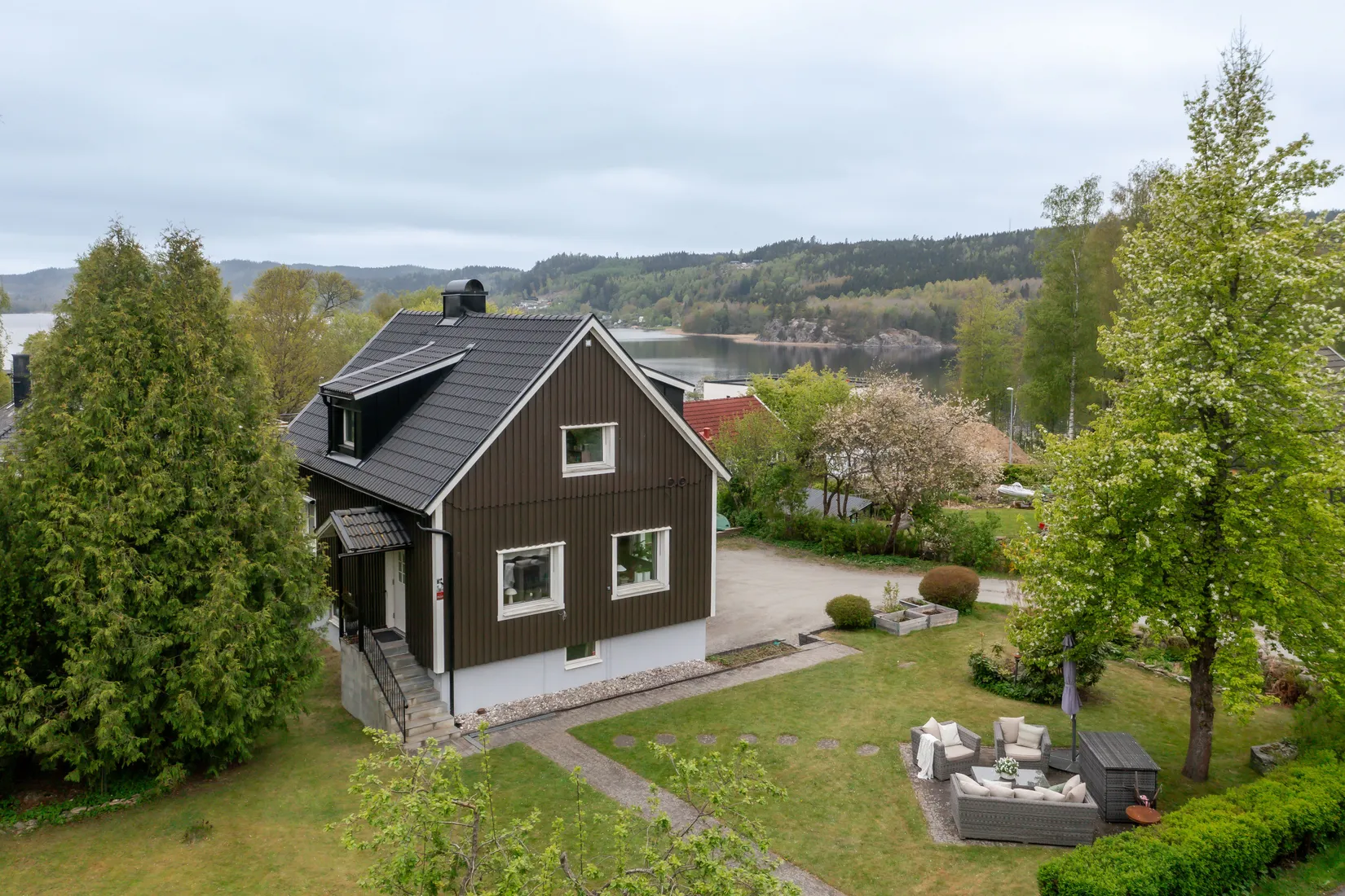 Villa, Loggvägen 5 - med sjöutsikt, Frufällan, Borås