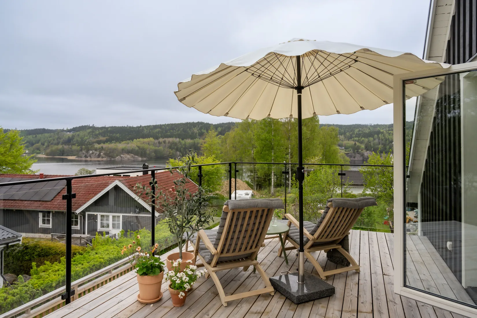 Villa, Loggvägen 5 - med sjöutsikt, Frufällan, Borås