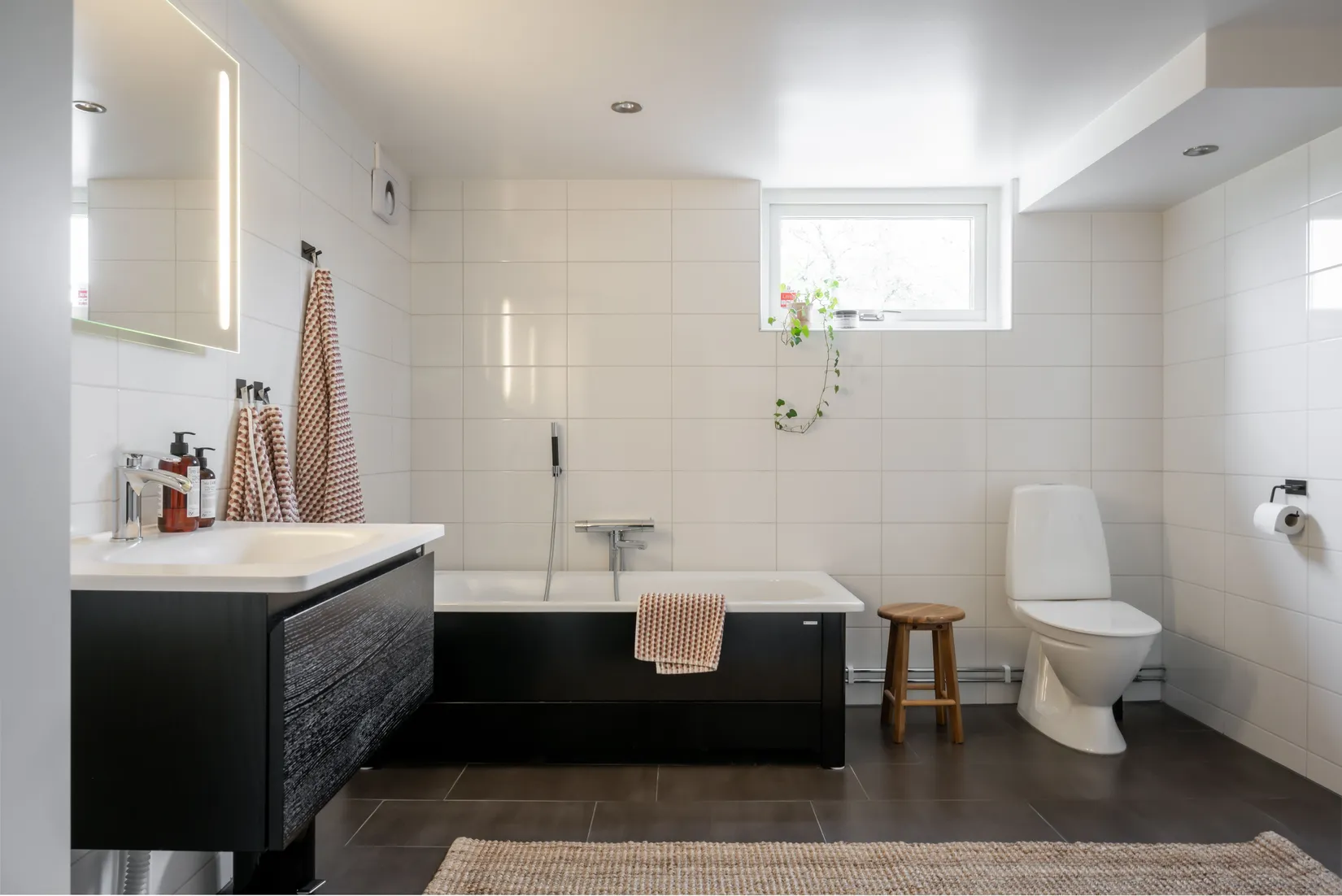 Villa, Loggvägen 5 - med sjöutsikt, Frufällan, Borås