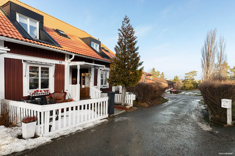 Radhus, Gullrands väg 53, Eriksberg, Botkyrka