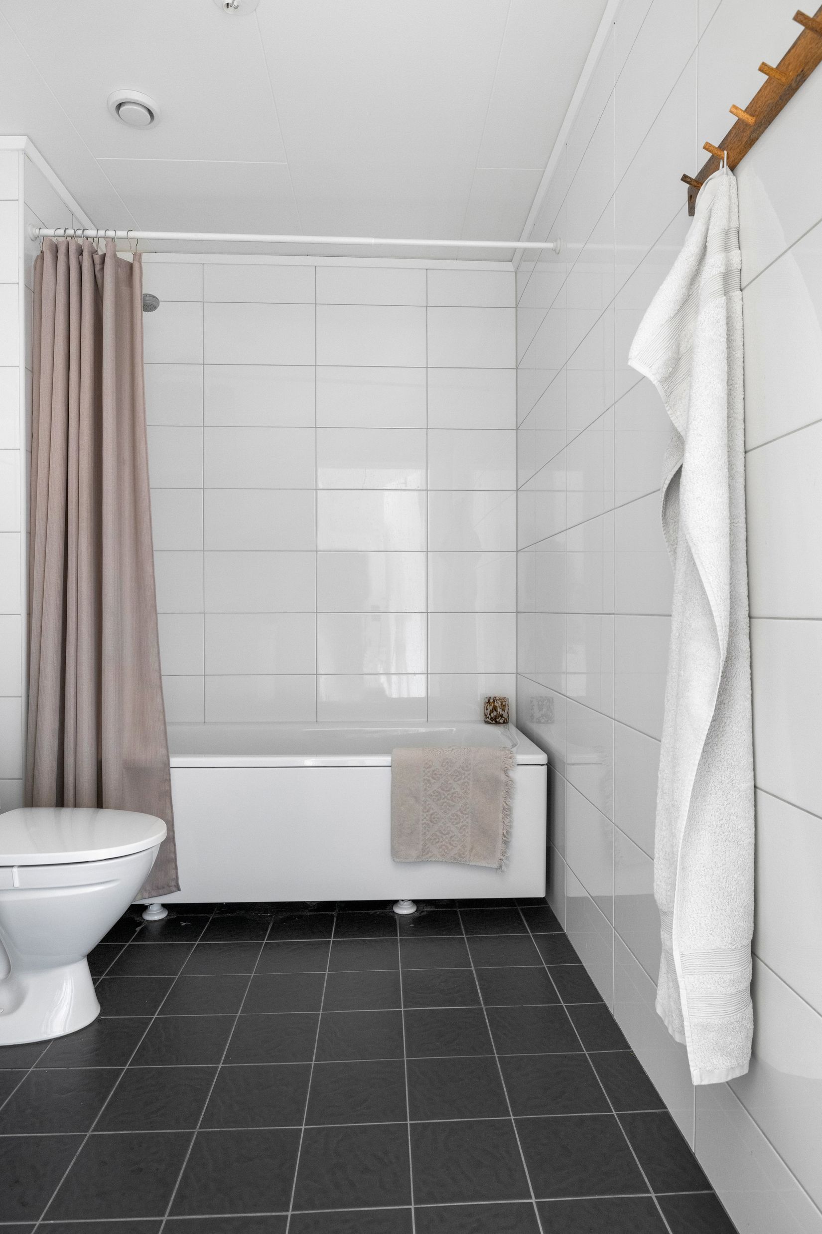 Bostadsrätt, Radhus, Klockarebovägen 24, Bålsta Frösundavik, Håbo