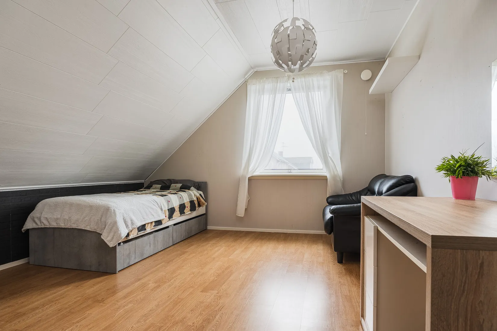 Villa, Parkgatan 10, Valla, Katrineholm