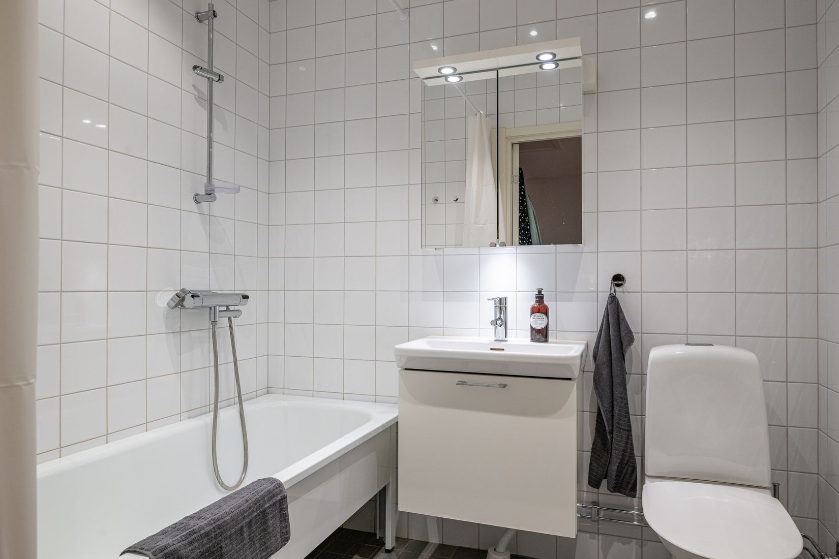 Bostadsrätt, Järnvägsgatan 27, Frönäsområdet, Gnesta