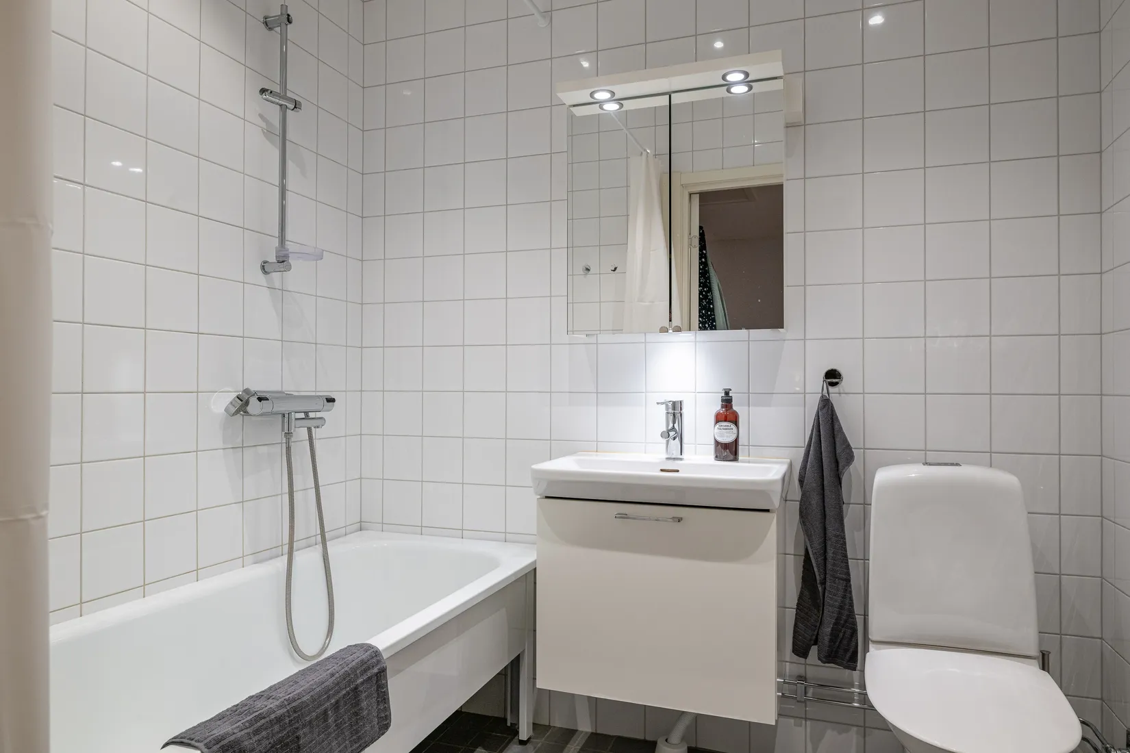 Bostadsrätt, Järnvägsgatan 27, Frönäsområdet, Gnesta