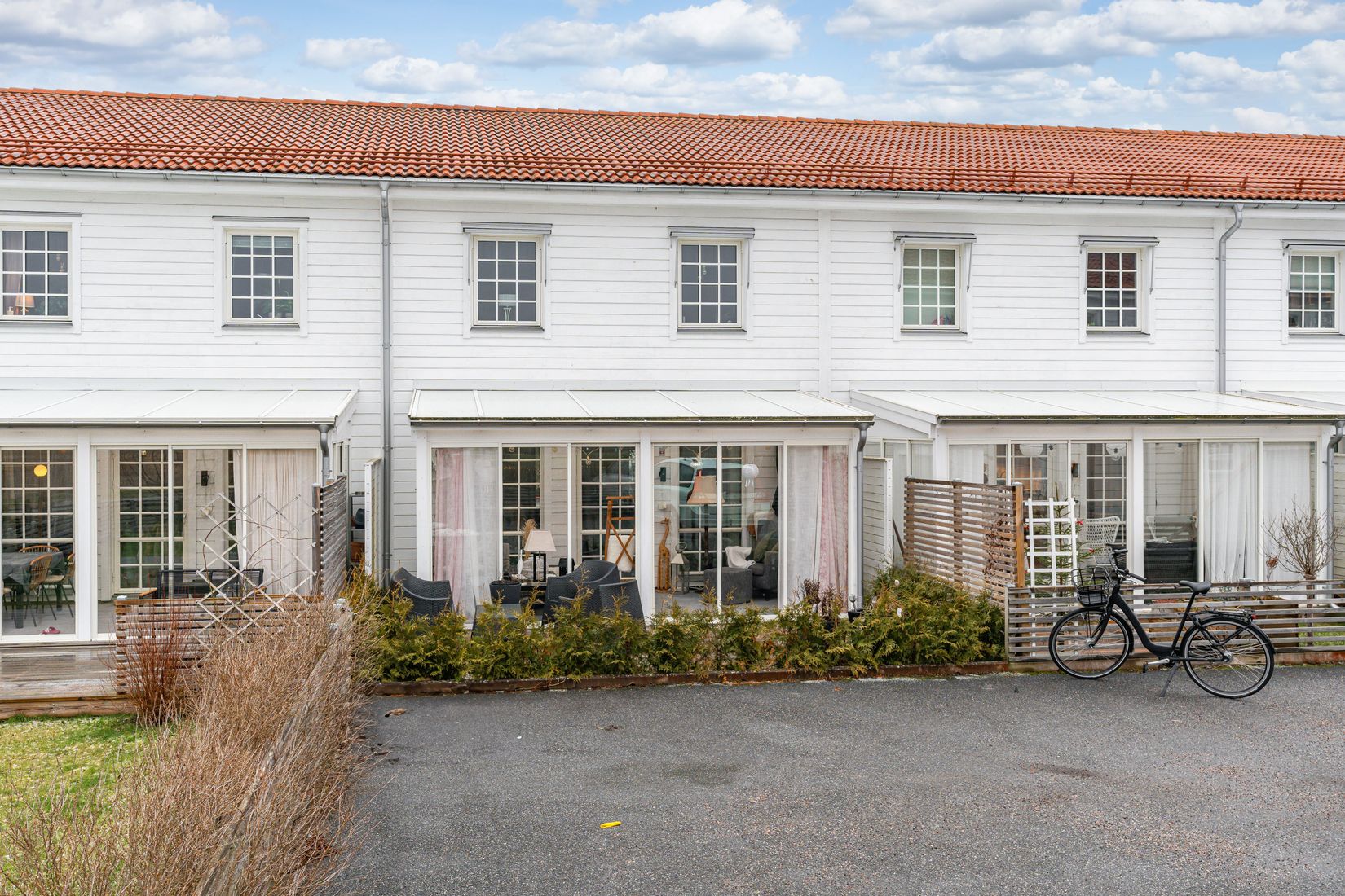 Radhus, Petrigatan 33, Ormesta, Örebro