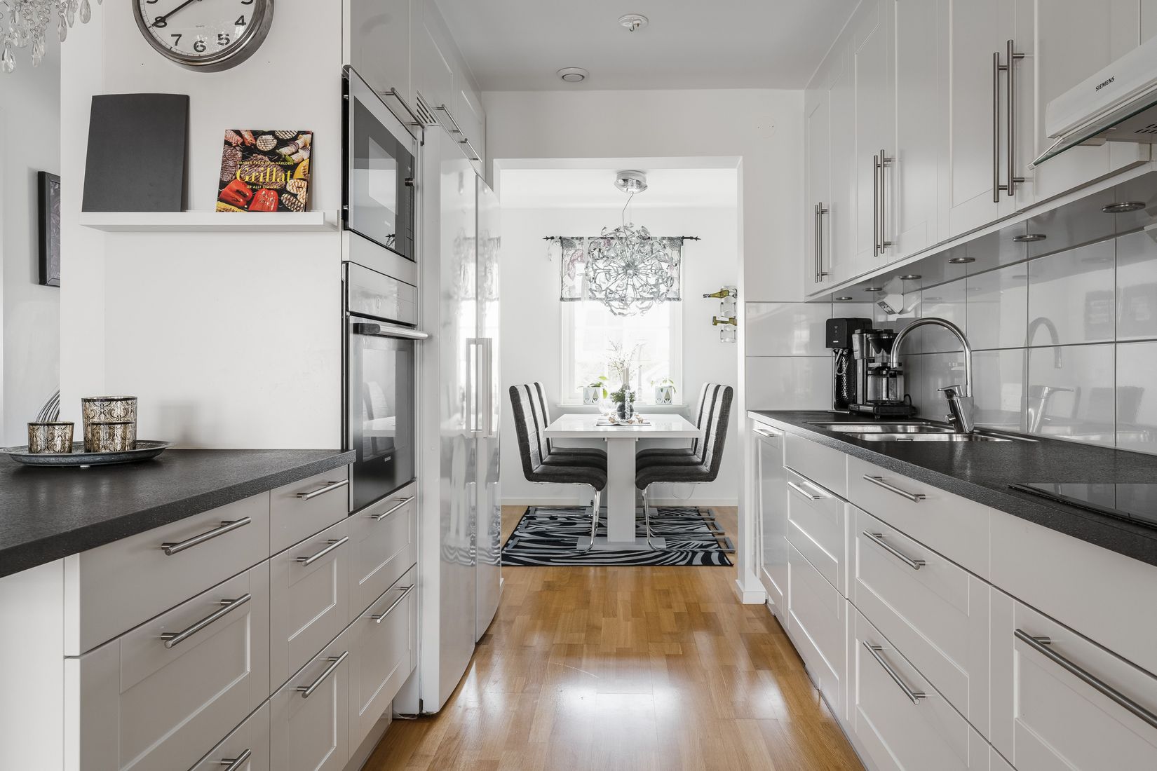 Radhus, Petrigatan 33, Ormesta, Örebro