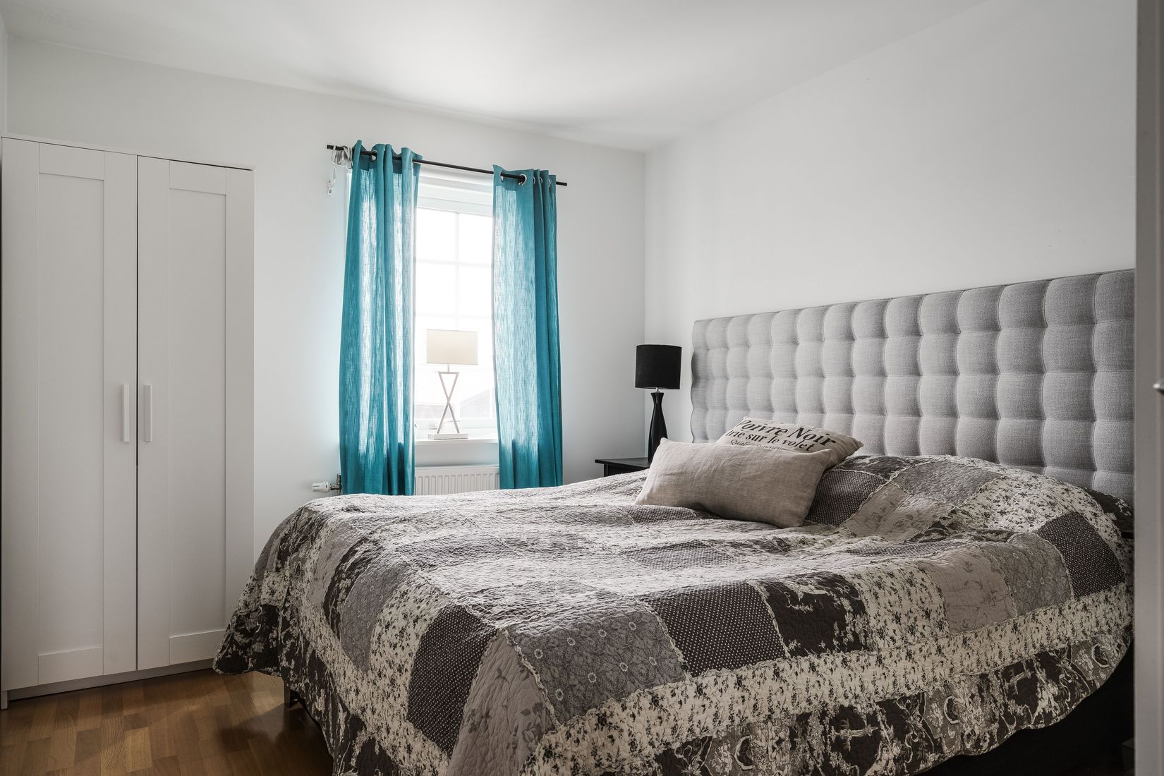 Radhus, Petrigatan 33, Ormesta, Örebro