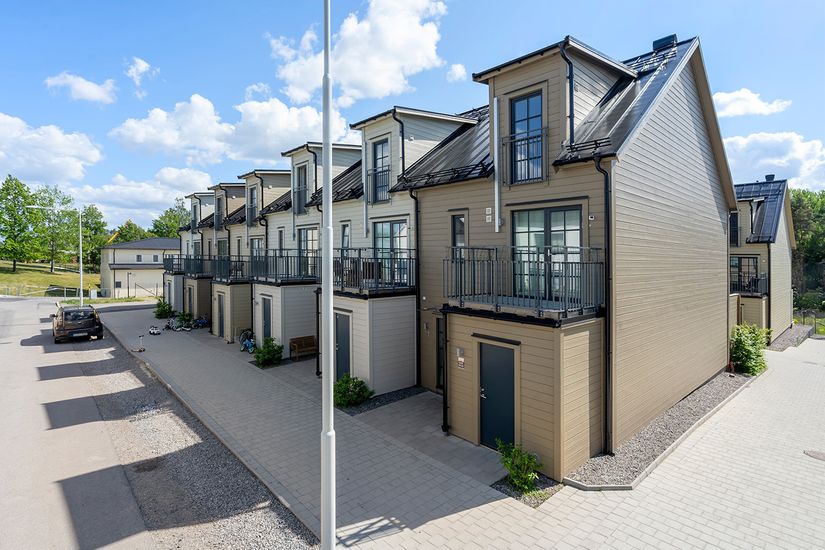 Radhus, Friggaslingan 21, Ormbacka, Järfälla