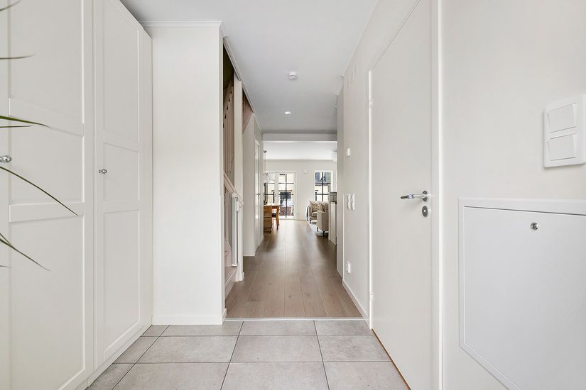 Radhus, Friggaslingan 21, Ormbacka, Järfälla