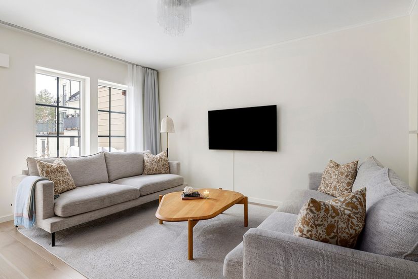 Radhus, Friggaslingan 21, Ormbacka, Järfälla