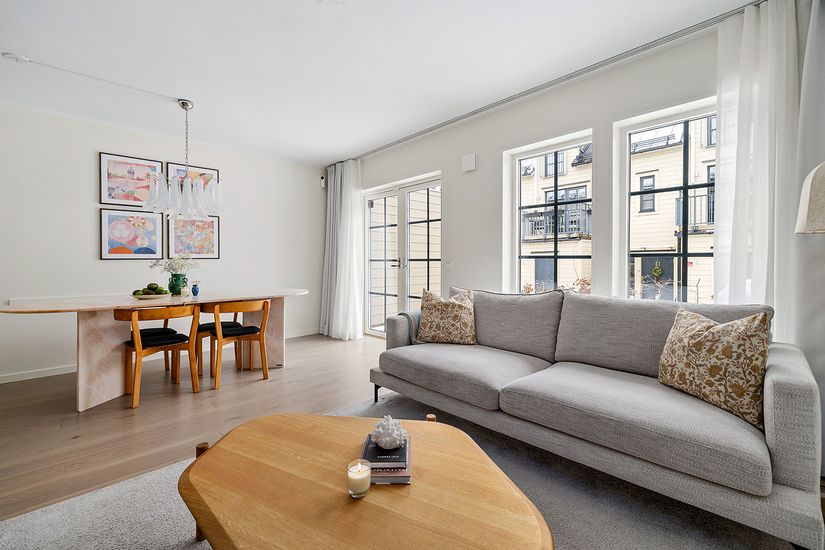 Radhus, Friggaslingan 21, Ormbacka, Järfälla