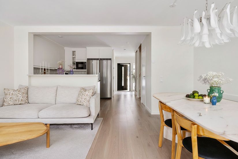 Radhus, Friggaslingan 21, Ormbacka, Järfälla