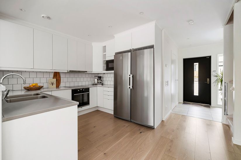 Radhus, Friggaslingan 21, Ormbacka, Järfälla