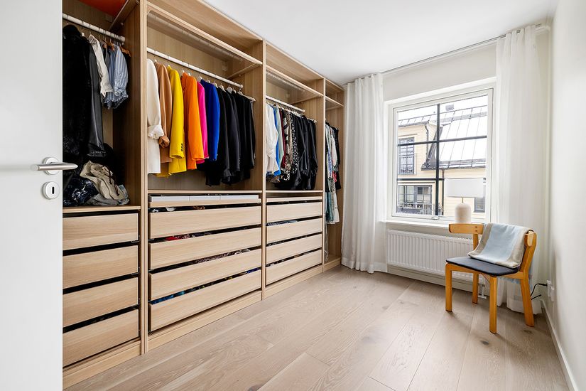 Radhus, Friggaslingan 21, Ormbacka, Järfälla