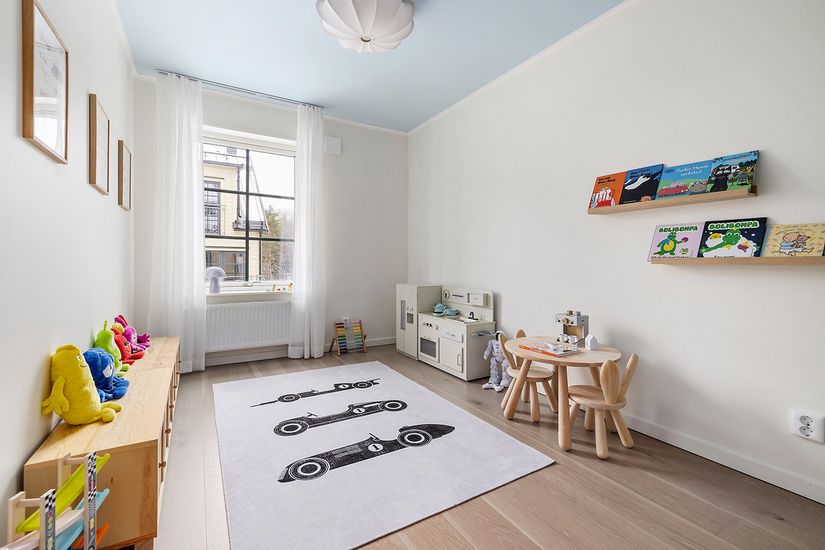 Radhus, Friggaslingan 21, Ormbacka, Järfälla