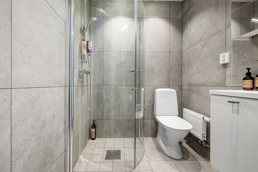 Radhus, Friggaslingan 21, Ormbacka, Järfälla