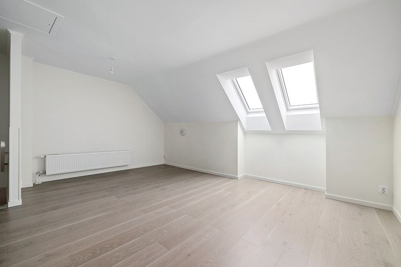 Radhus, Friggaslingan 21, Ormbacka, Järfälla