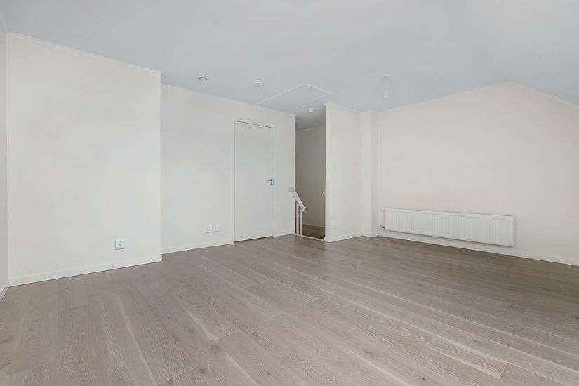 Radhus, Friggaslingan 21, Ormbacka, Järfälla