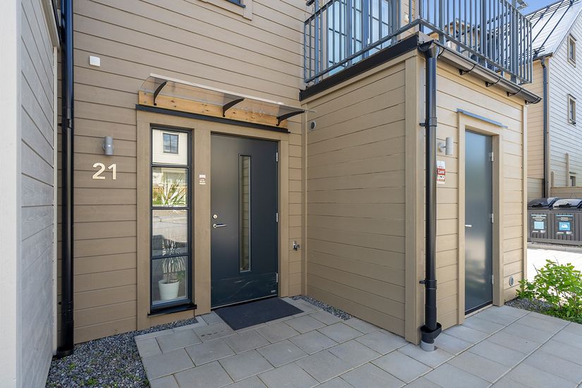 Radhus, Friggaslingan 21, Ormbacka, Järfälla