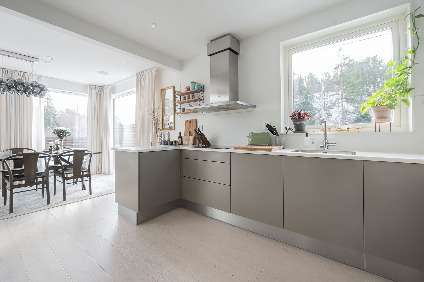 Radhus, Holmgårdsvägen 4A, Huddinge C - Solgård, Huddinge