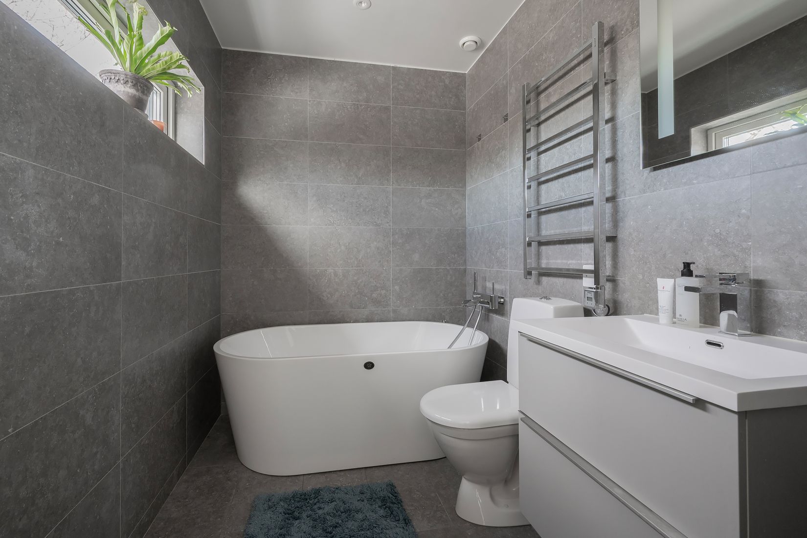 Radhus, Holmgårdsvägen 4A, Huddinge C - Solgård, Huddinge