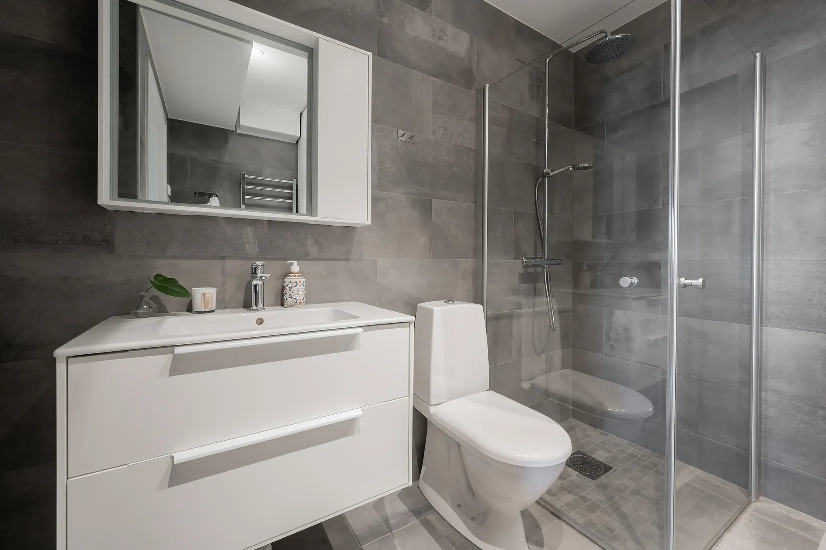 Radhus, Tallmyrvägen 28, Högmora, Huddinge