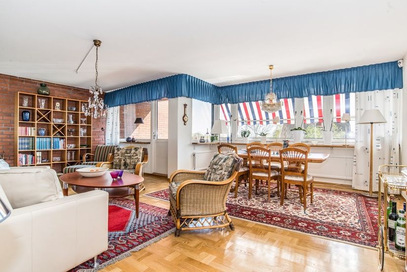 Radhus, Rosenhällsvägen 25, Öster, Nyköping