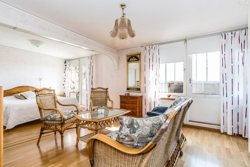 Radhus, Rosenhällsvägen 25, Öster, Nyköping