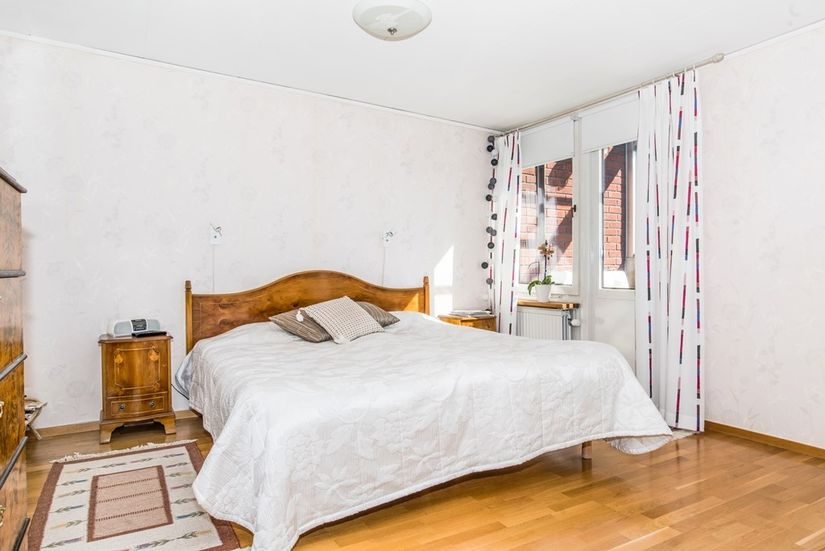 Radhus, Rosenhällsvägen 25, Öster, Nyköping