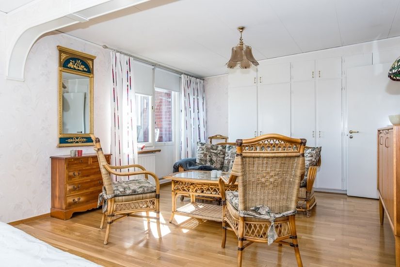 Radhus, Rosenhällsvägen 25, Öster, Nyköping