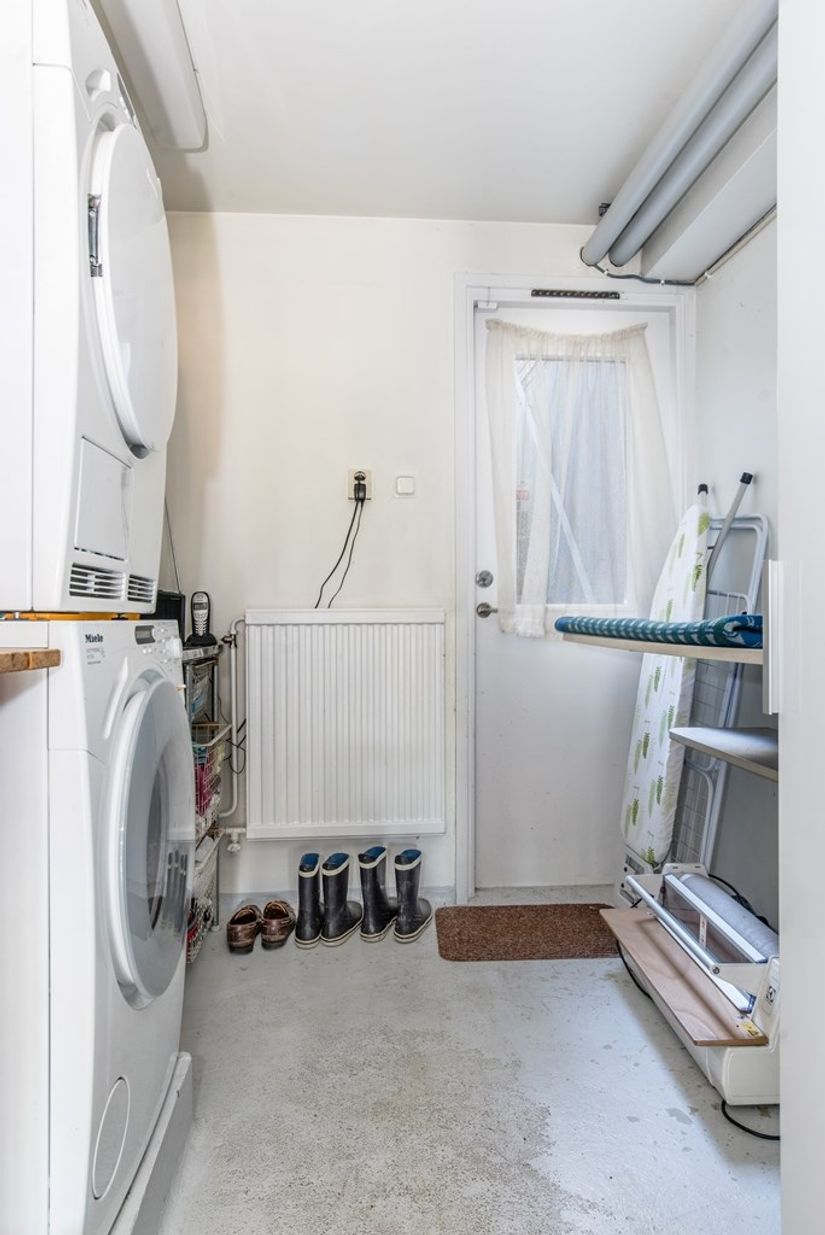 Radhus, Rosenhällsvägen 25, Öster, Nyköping