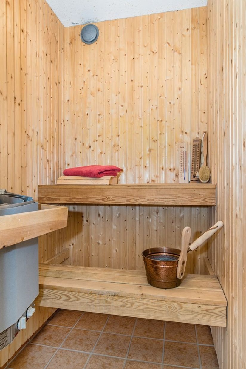 Radhus, Rosenhällsvägen 25, Öster, Nyköping