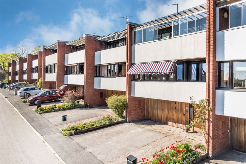 Radhus, Rosenhällsvägen 25, Öster, Nyköping