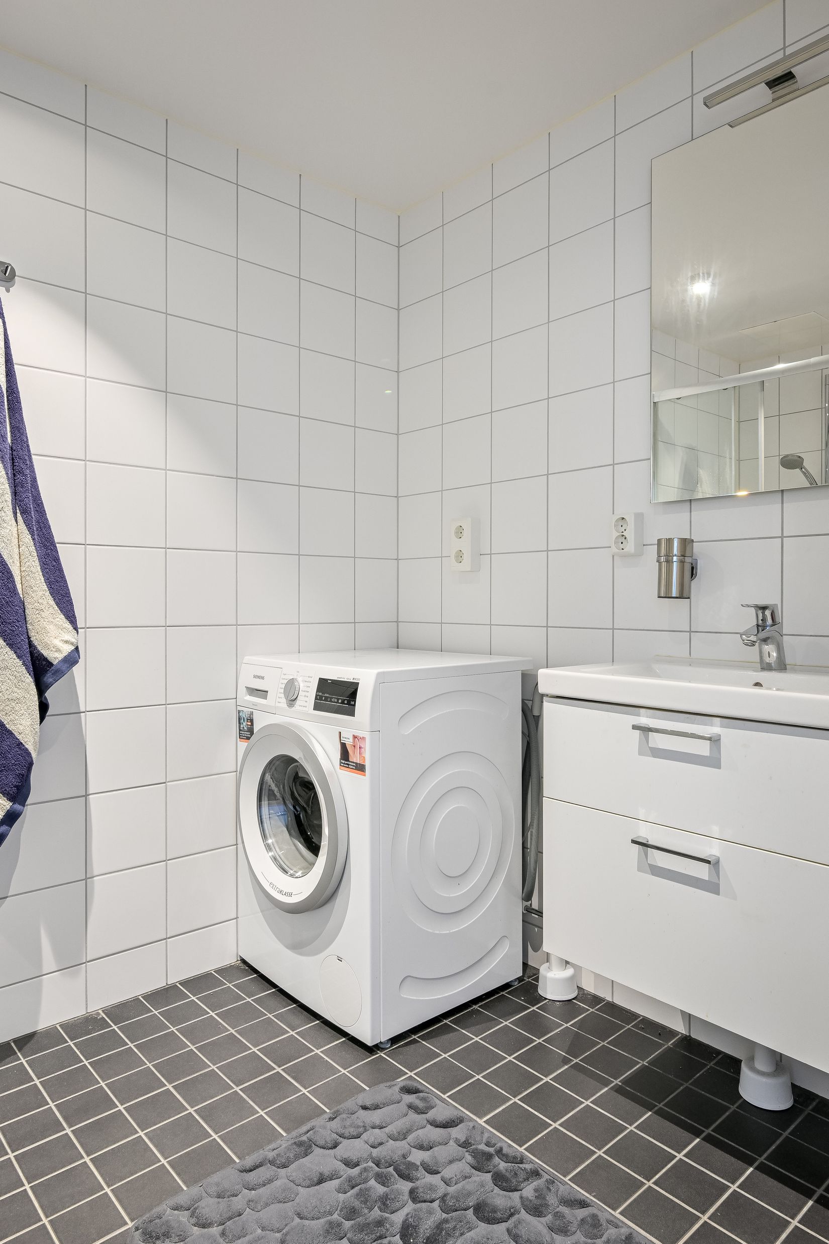 Bostadsrätt, Kansligränd 2, 4tr (8 trappor i hiss), Kvarnbergsplan, Huddinge