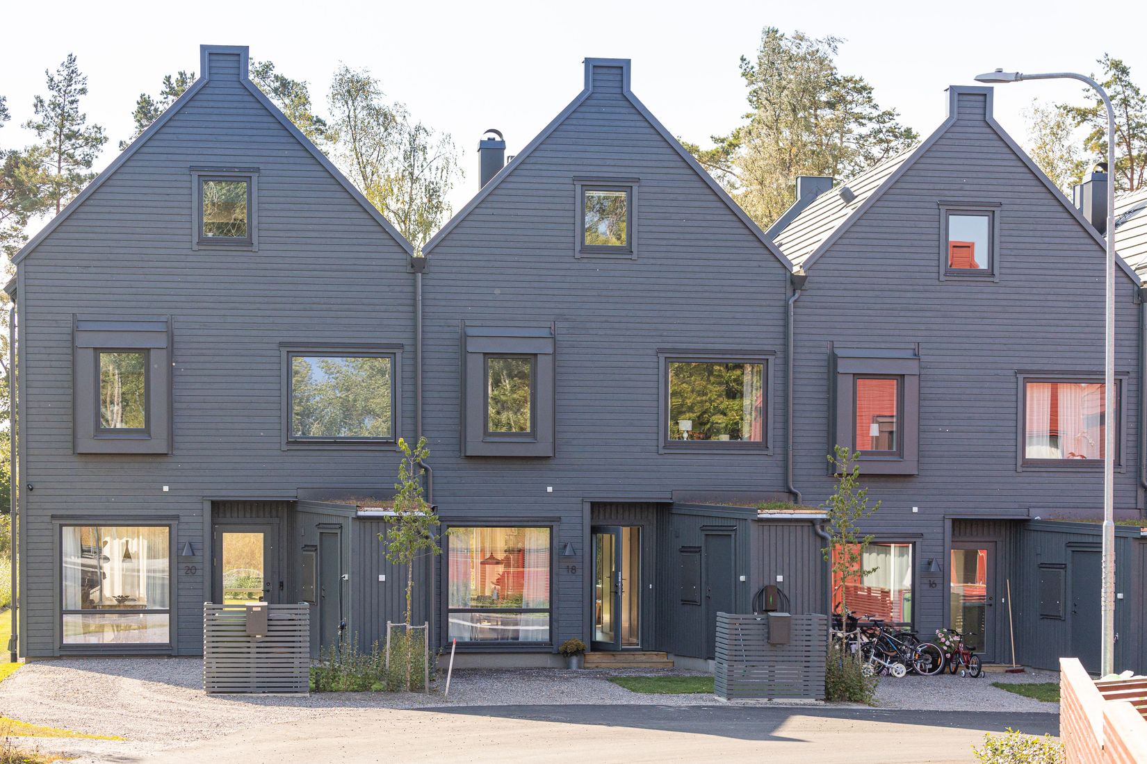 Villa, Radhus, Krickaslingan 18, Wijk Oppgård, Upplands Väsby