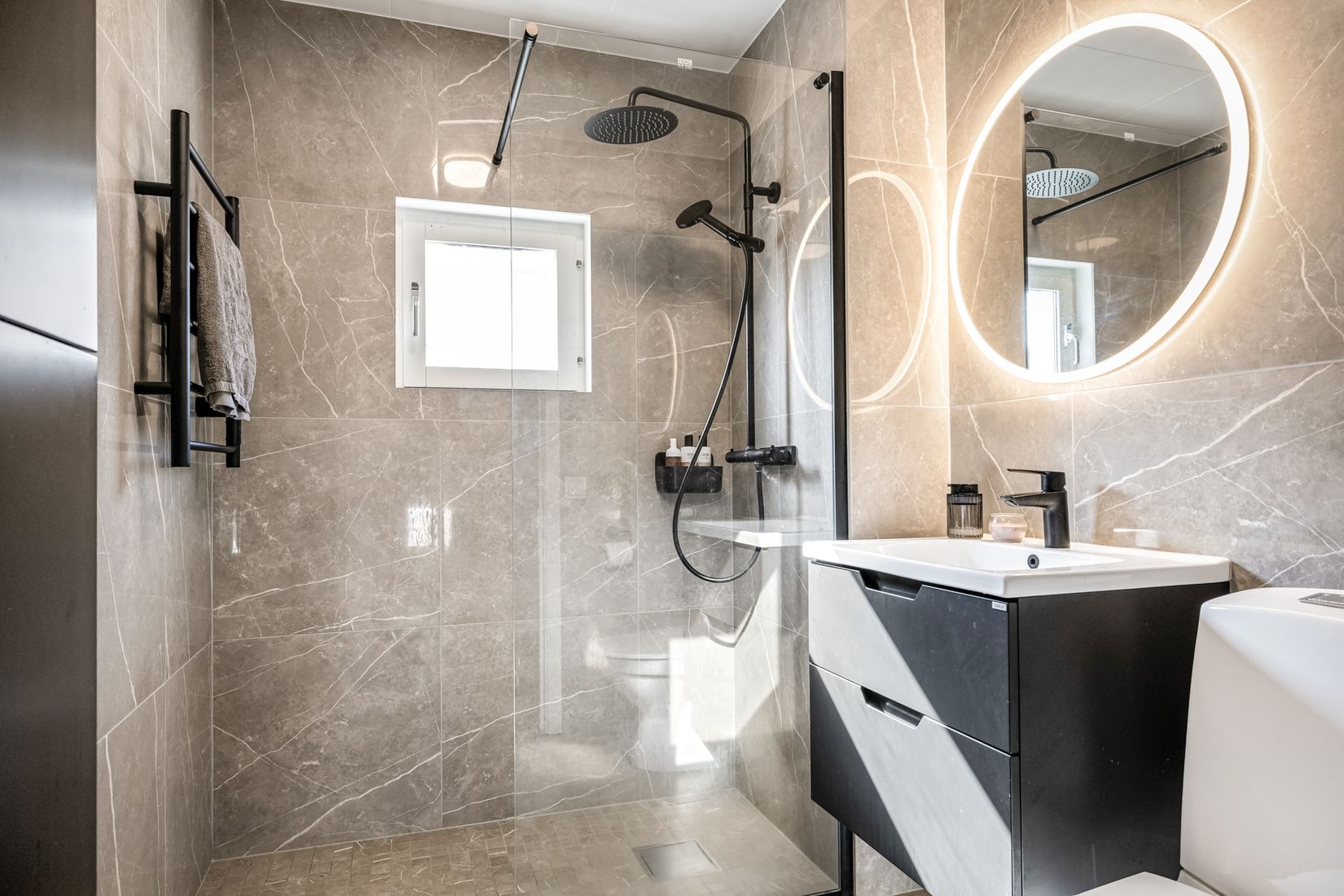 Bostadsrätt, Radhus, Vallvägen 48, Jakobsberg, Järfälla