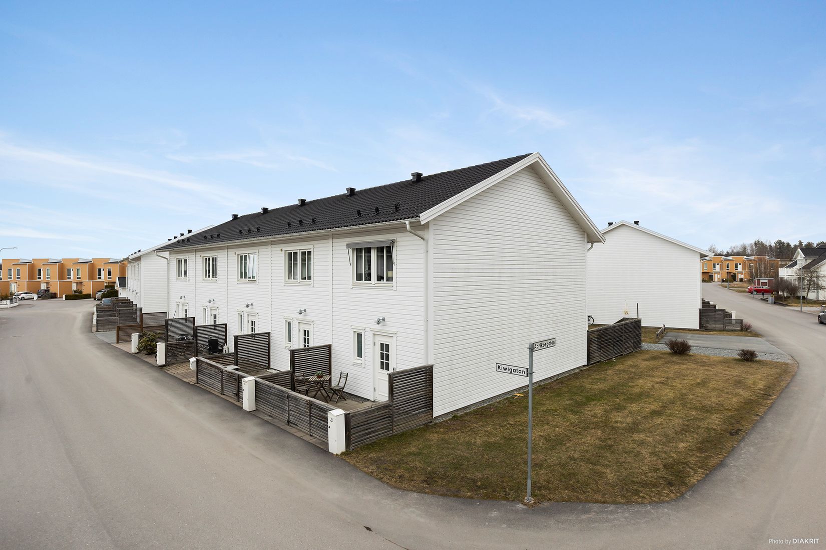 Radhus, Kiwigatan 2A, Nyponlunden, Örebro