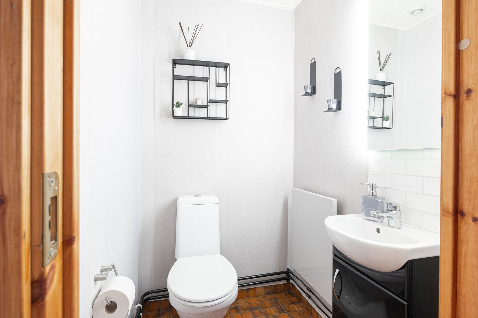 Radhus, Lövmovägen 67, Upplands Väsby