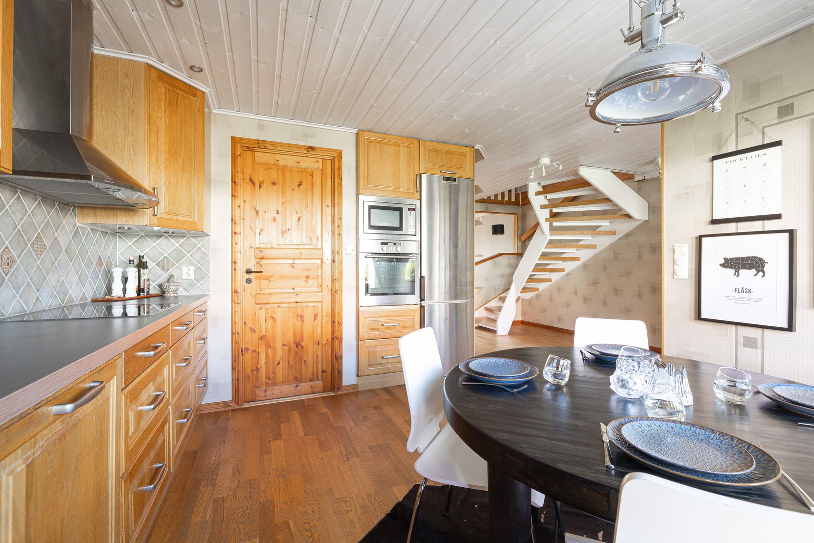 Radhus, Lövmovägen 67, Upplands Väsby