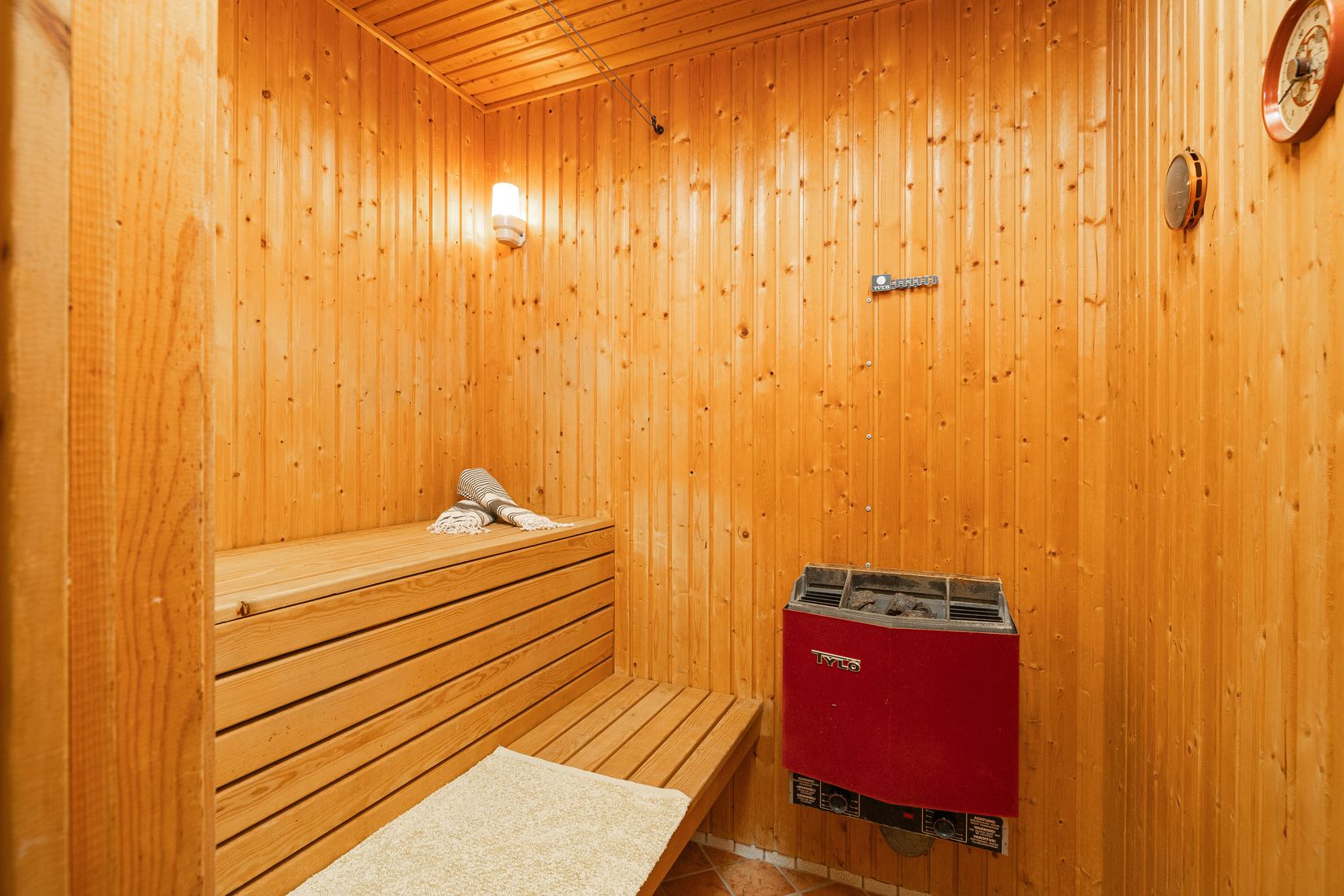 Radhus, Lövmovägen 67, Upplands Väsby