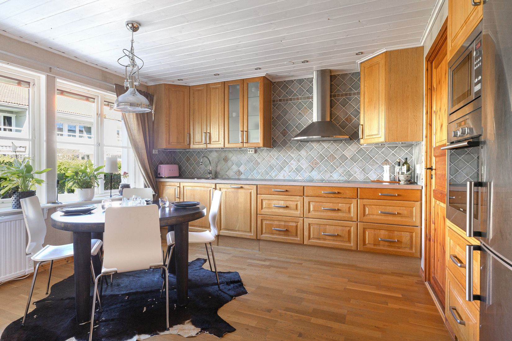 Radhus, Lövmovägen 67, Upplands Väsby