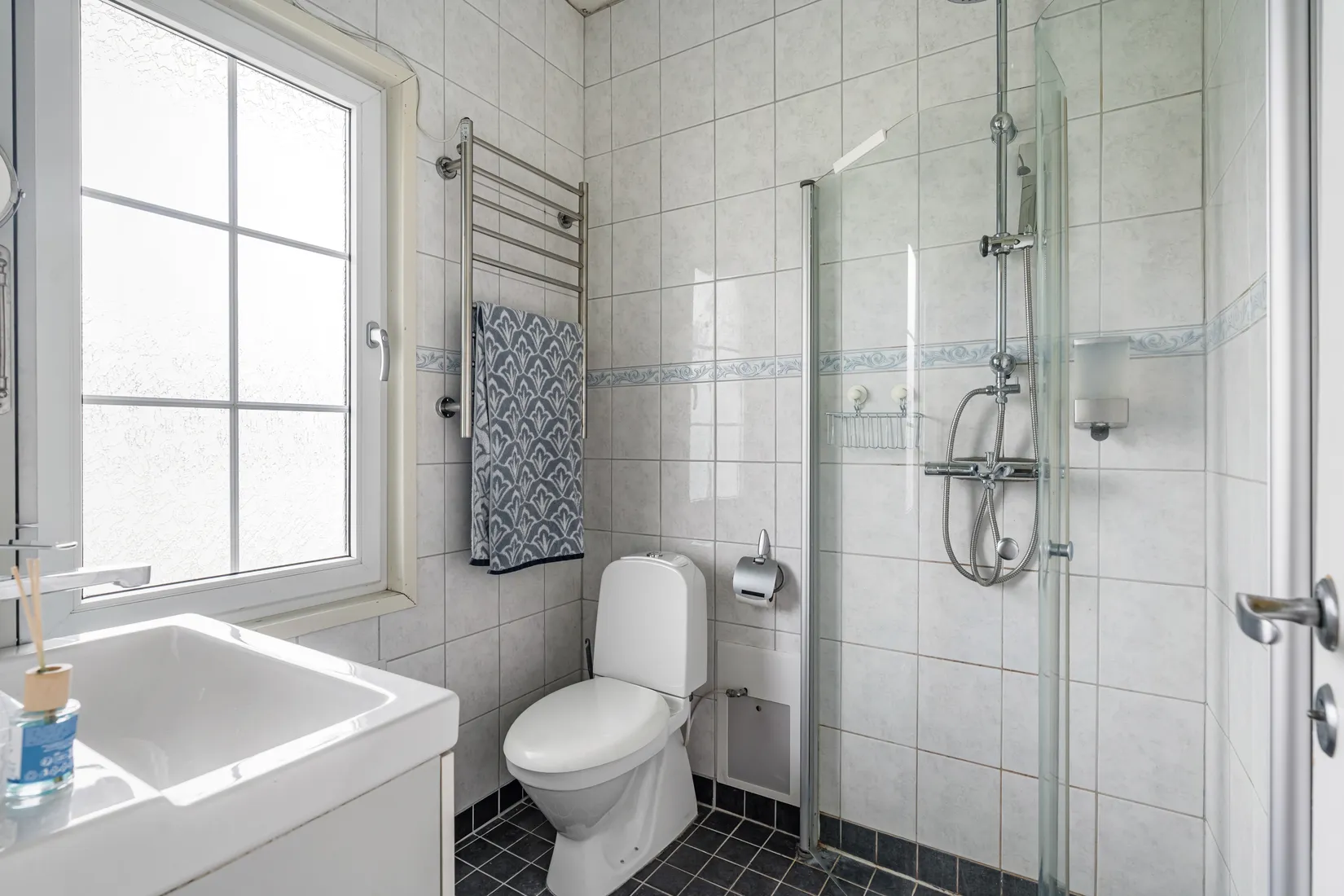 Villa, JÄRNVÄGSALLÉN 12, Viggbyholm, Täby