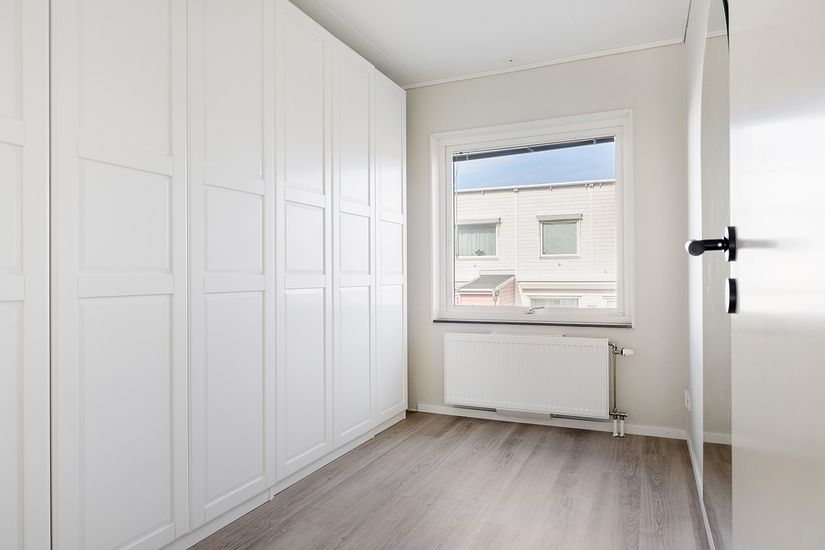 Radhus, Löjtnantsgränd 48, Barkarbystaden, Järfälla