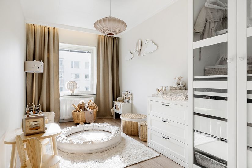 Radhus, Löjtnantsgränd 48, Barkarbystaden, Järfälla