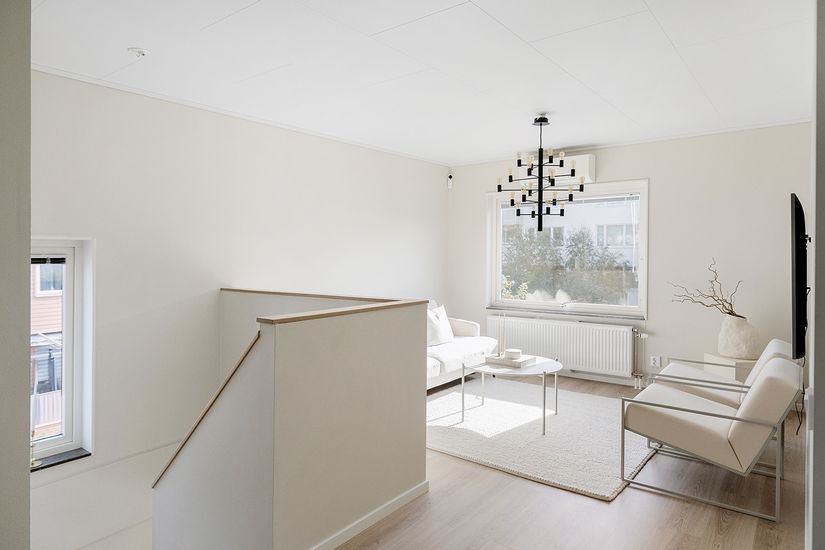 Radhus, Löjtnantsgränd 48, Barkarbystaden, Järfälla