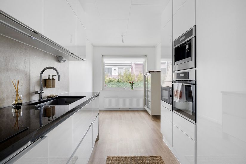 Radhus, Löjtnantsgränd 48, Barkarbystaden, Järfälla