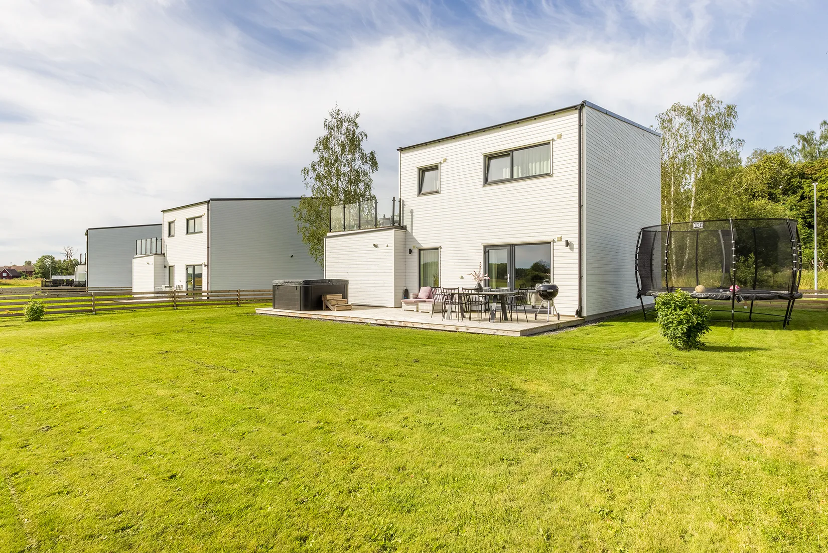 Bostadsrätt, Villa, Akademigårdsvägen 14, Harbo, Heby