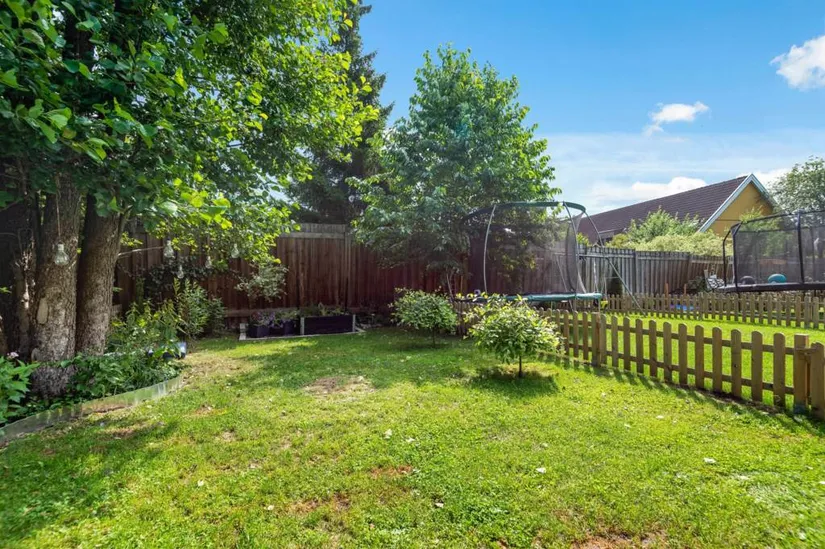Radhus, Sällhetsvägen 68, Hässelby Norra Villastad, Stockholm
