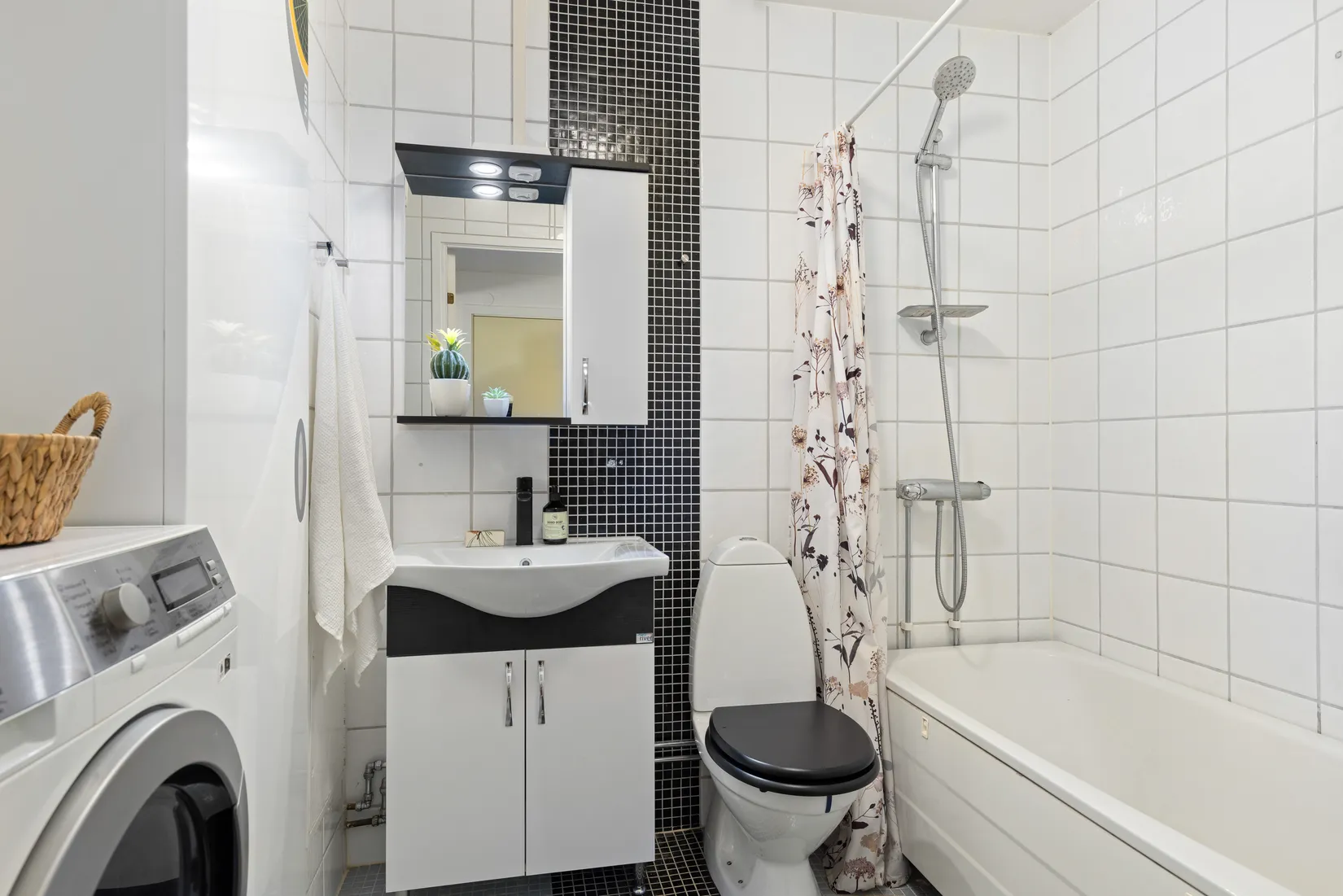 Bostadsrätt, Radhus, Björnspinnarvägen 139, Myrängen, Huddinge