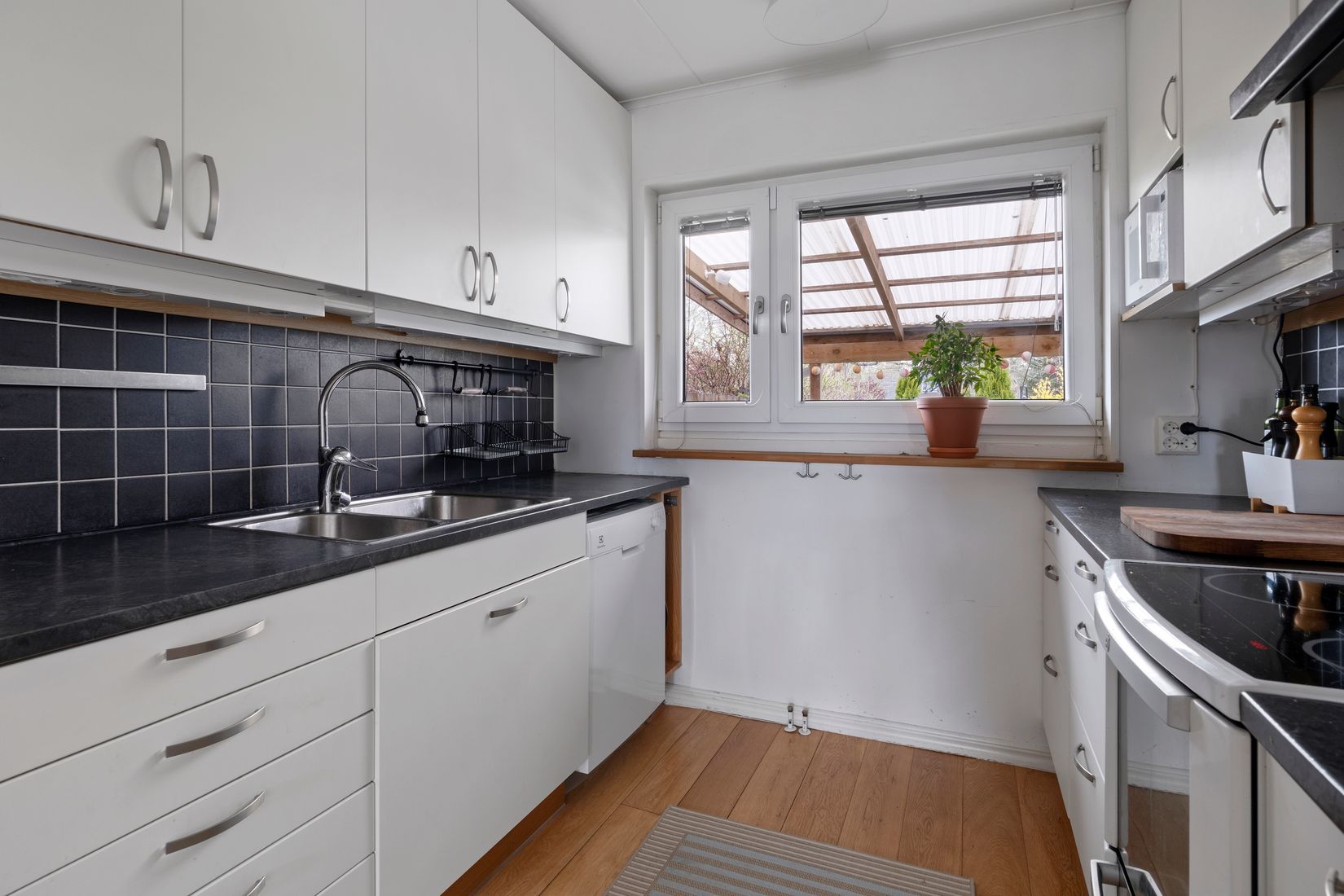 Villa, Radhus, Basgränd 127, Vällingby - Kälvesta, Stockholm